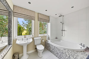 Guest bedroom en suite- click for photo gallery